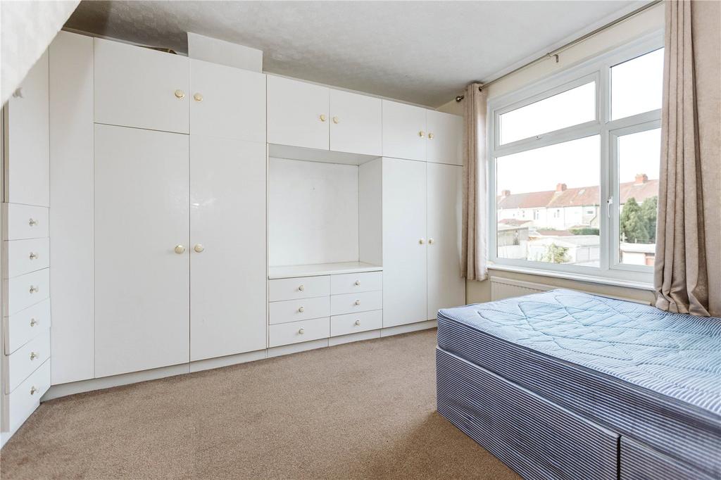 Kipling Road, Filton, Bristol, BS7 4 bed terraced house £2,100 pcm (£485 pw)