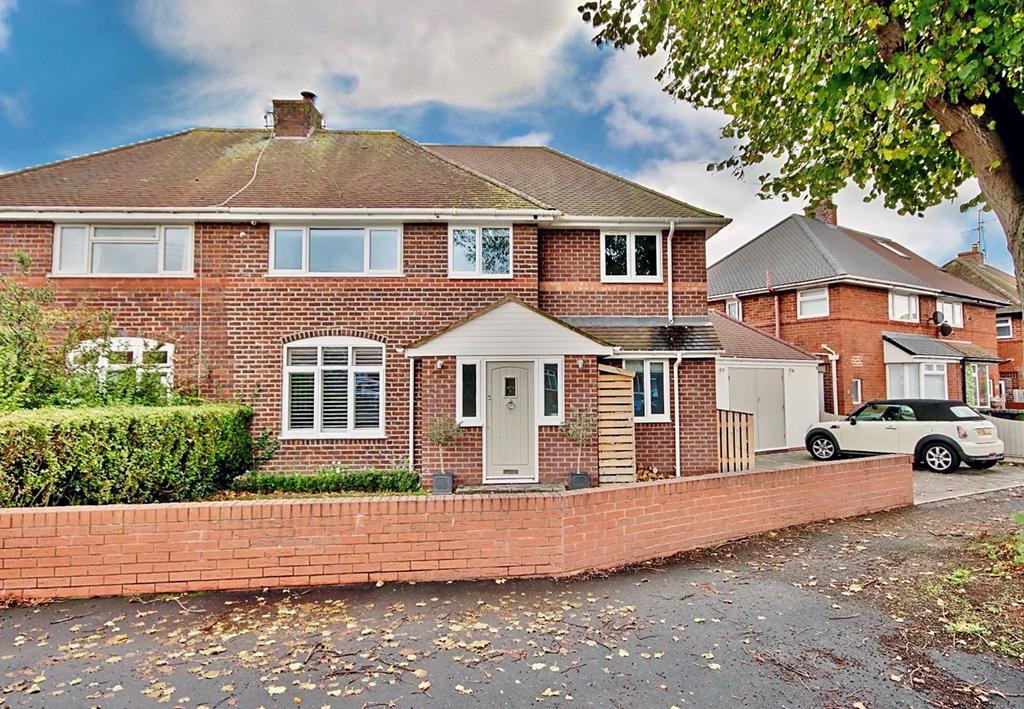 St Michaels Road, Claines, Worcester... 4 bed semidetached house £