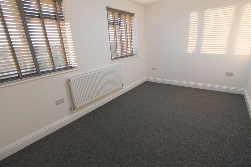 Old Ruislip Road, Northolt 1 bed flat £1,350 pcm (£312 pw)