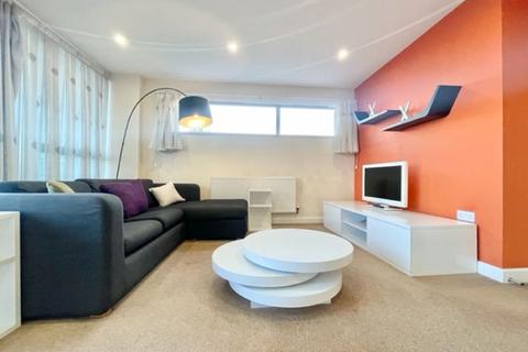 2 bedroom apartment to rent, Dragonfly Close, E13