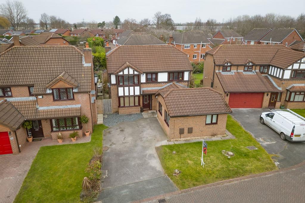 Edward Gardens, Woolston, Warrington, WA1 5 bed detached house for sale