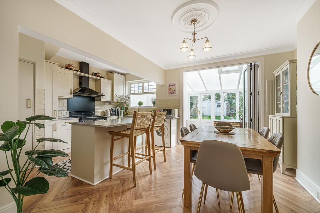 Silver Lane, West Wickham, BR4 4 bed terraced house £650,000