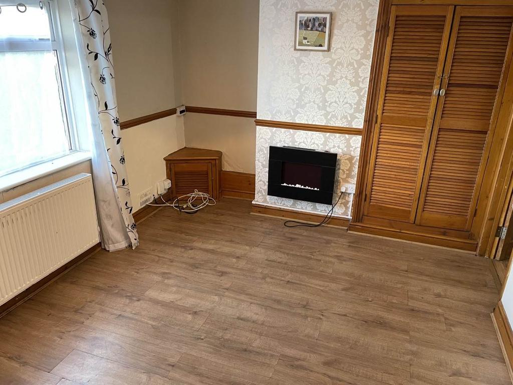 Gwynedd Avenue, Townhill, Swansea 2 bed house £650 pcm (£150 pw)