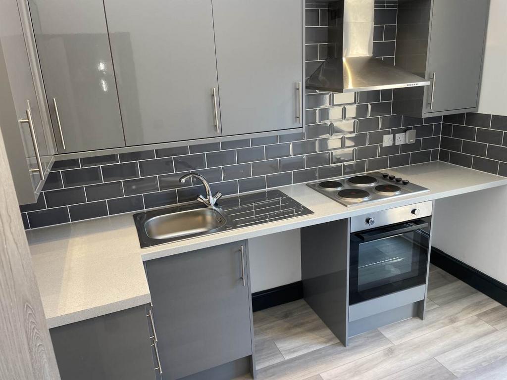 Apartment in Swansea - View 2