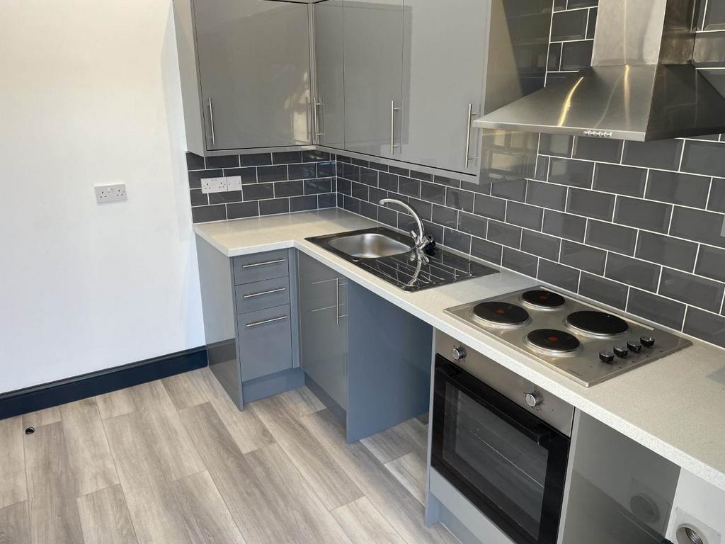 Apartment in Swansea - View 3
