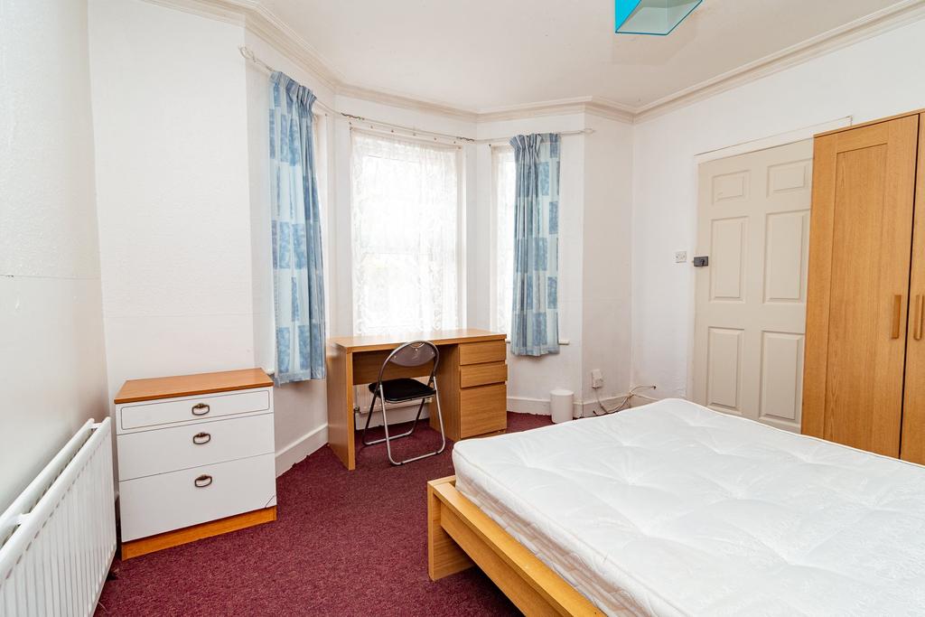 Hankinson Road, Bournemouth, 5 bed house £2,300 pcm (£531 pw)