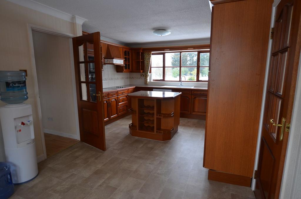 Station Road, Holme, Peterborough, PE7 4 bed detached house £2,995