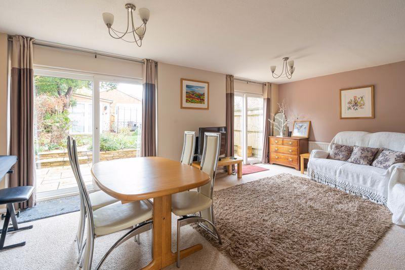 Dean Butler Close, Wantage 4 bed terraced house £325,000