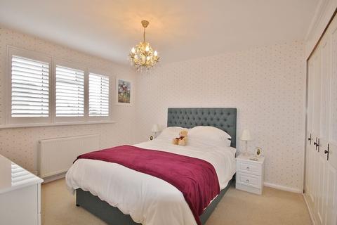 26 Foxcroft Drive, Carterton, OX18 3HT