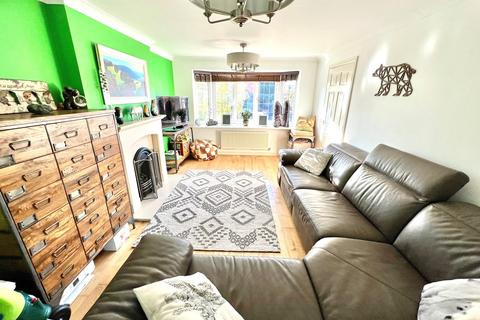 4 bedroom detached house for sale - Roman Close, Wootton, Northampton, NN4