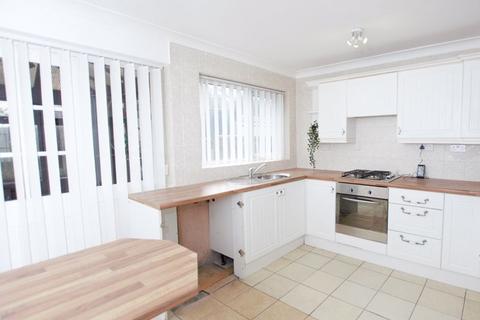 3 bedroom semi-detached house to rent, Ely Drive, Astley