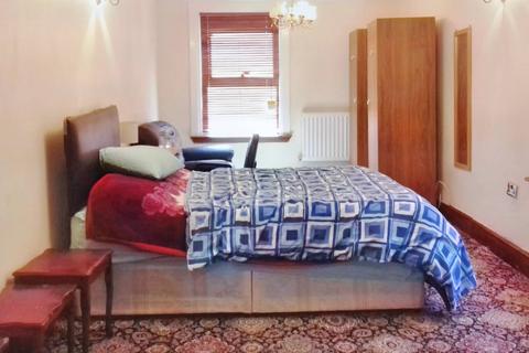 1 bedroom in a house share to rent - Tynemouth Road, London N15