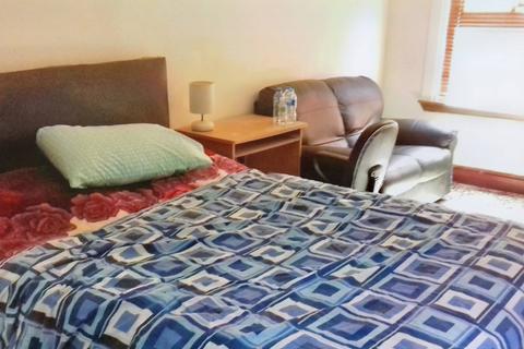 1 bedroom in a house share to rent - Tynemouth Road, London N15