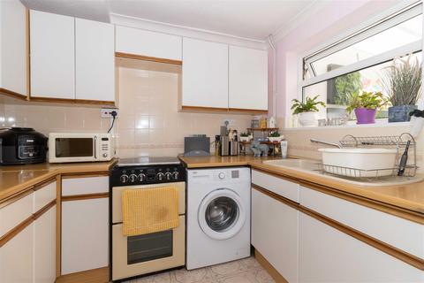 22 Coleridge Close, Goring By Sea, Worthing, BN12 6LD
