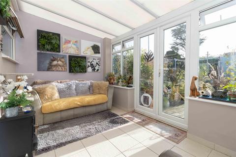 22 Coleridge Close, Goring By Sea, Worthing, BN12 6LD