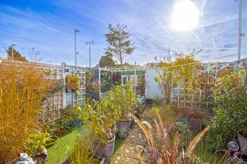 22 Coleridge Close, Goring By Sea, Worthing, BN12 6LD