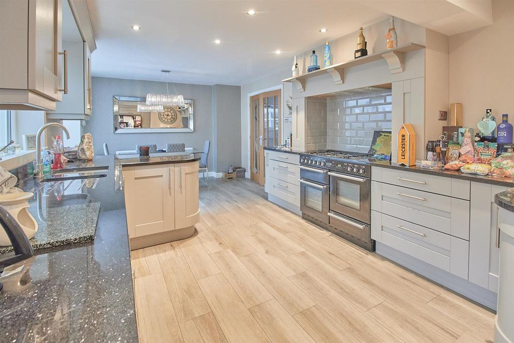 Ashleigh Gardens, Barwell 4 bed detached house £325,000