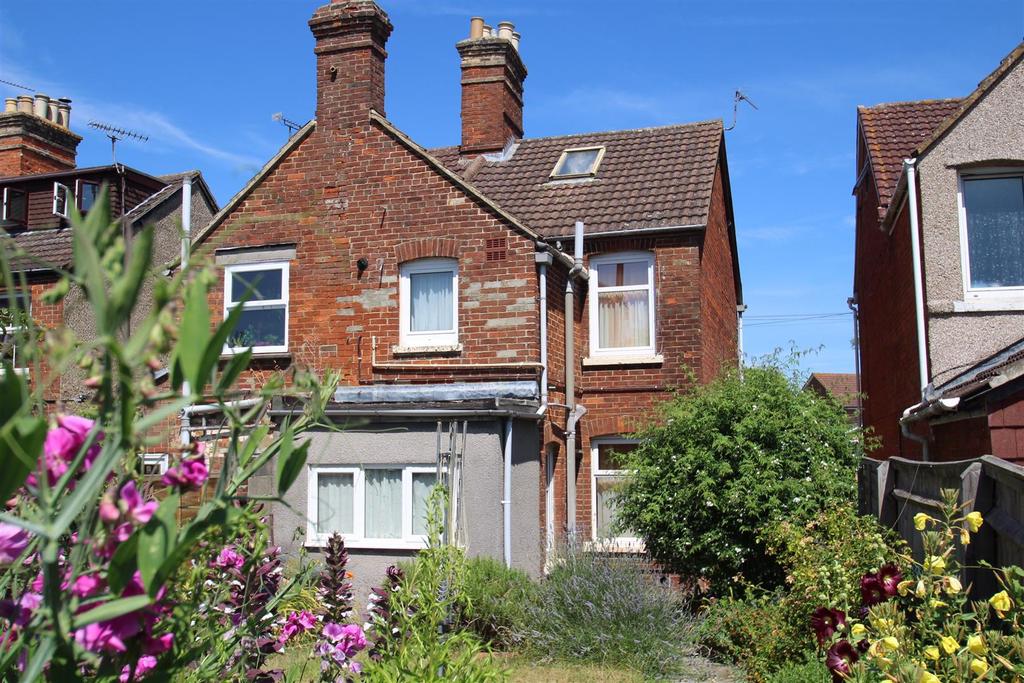Ermin Street, Lower Stratton, Swindon 2 bed end of terrace house £190,000