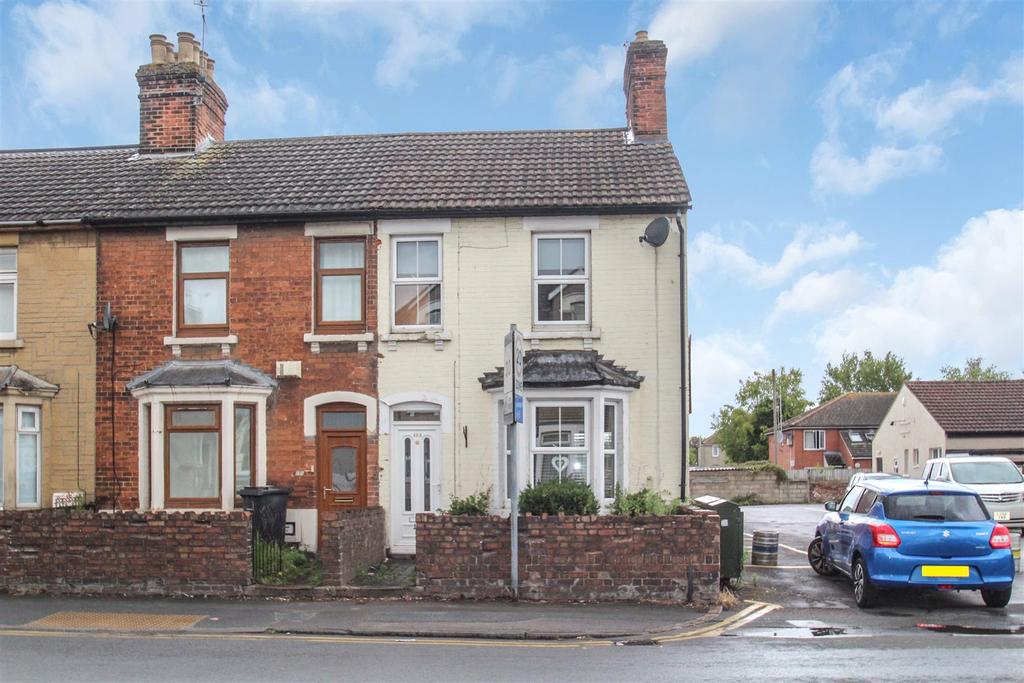 Cricklade Road, Gorse Hill, Swindon 3 bed end of terrace house £210,000
