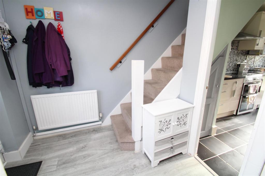 Pakenham Road, Swindon 3 bed terraced house £215,000