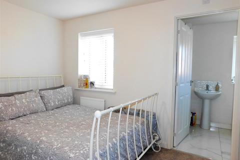 3 bedroom semi-detached house for sale - Whitebank Road, Oldham