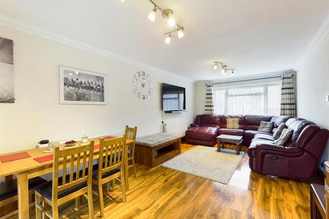57 Grenville Road, New Addington, Croydon, CR0 0NZ