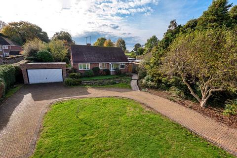 3 bedroom bungalow for sale - The Street, Kennington, Ashford TN24
