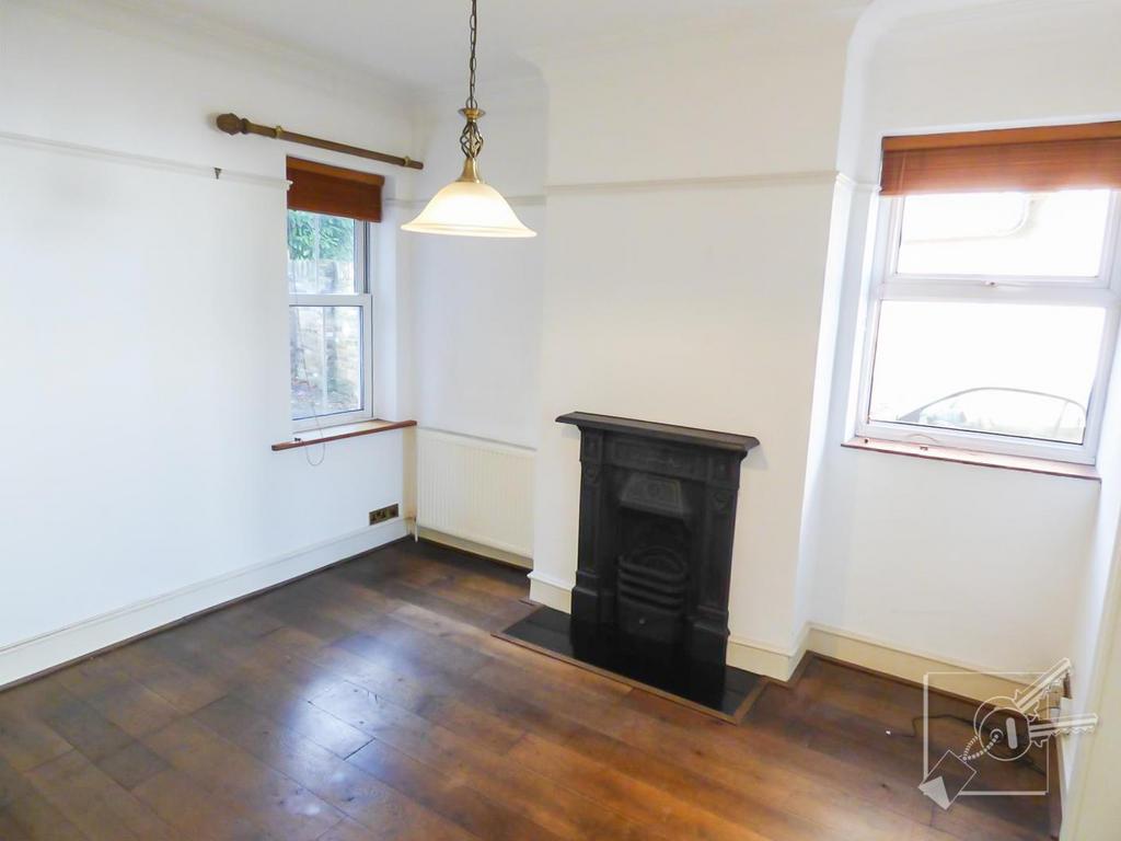 Dining room: