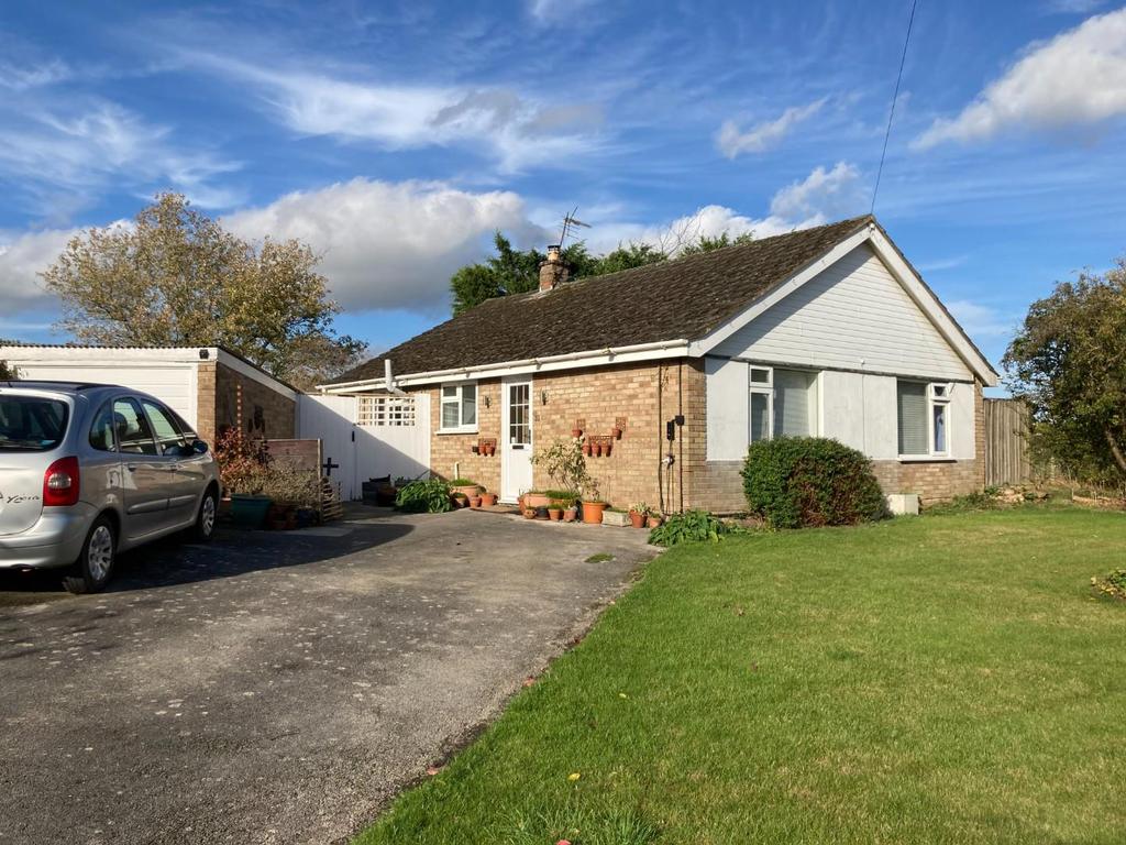 Cartwright Road, Charlton, Banbury 3 bed detached bungalow for sale £