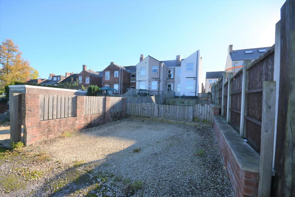 King Street, Brimington... 2 bed end of terrace house £130,000
