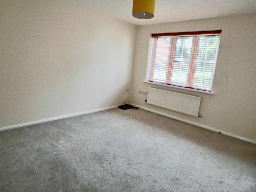 Welbeck Avenue, Burbage 3 bed semidetached house £895 pcm (£207 pw)