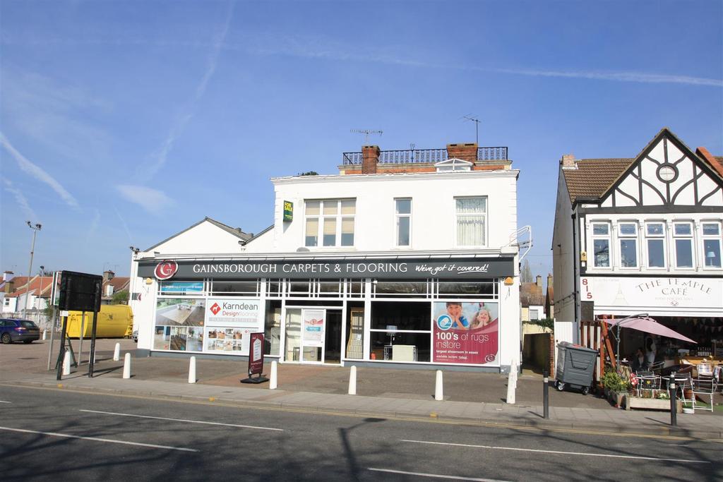 London Road, Westcliff 3 bed apartment £325,000