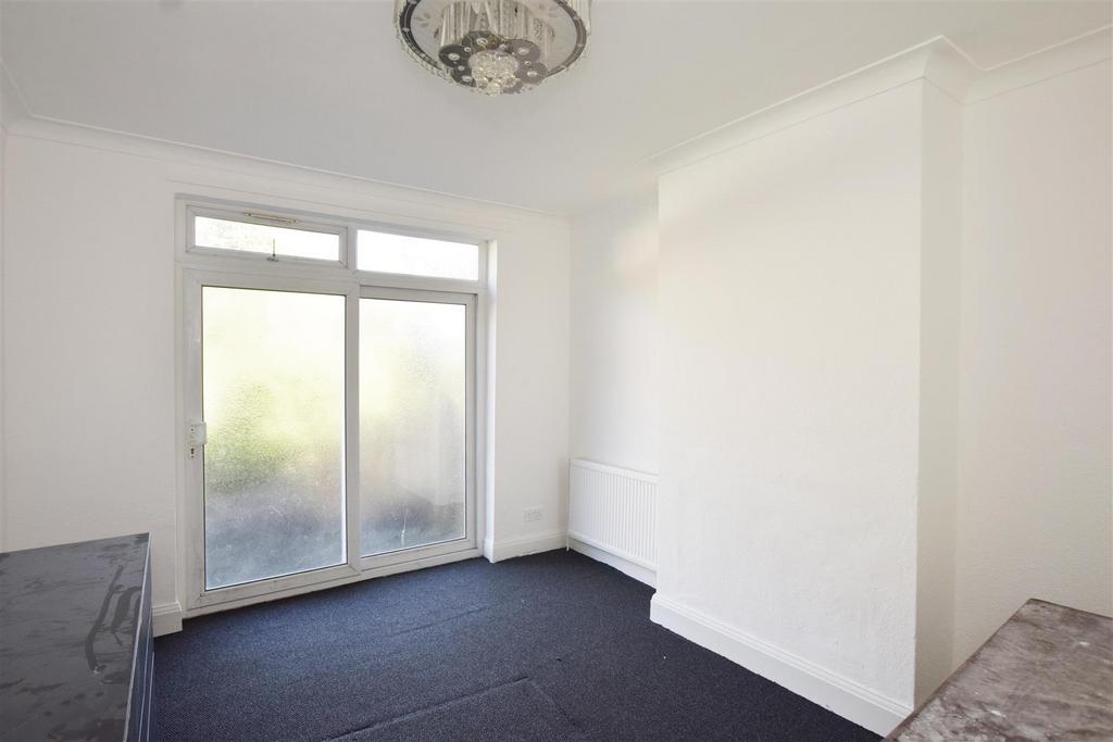 Dagmar Avenue, Wembley 3 bed terraced house £550,000