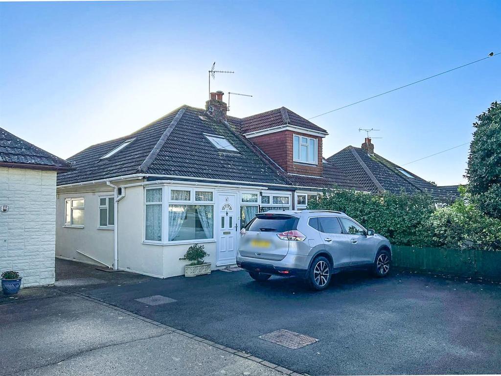 Merton Avenue, Portchester 2 bed semidetached bungalow £375,000