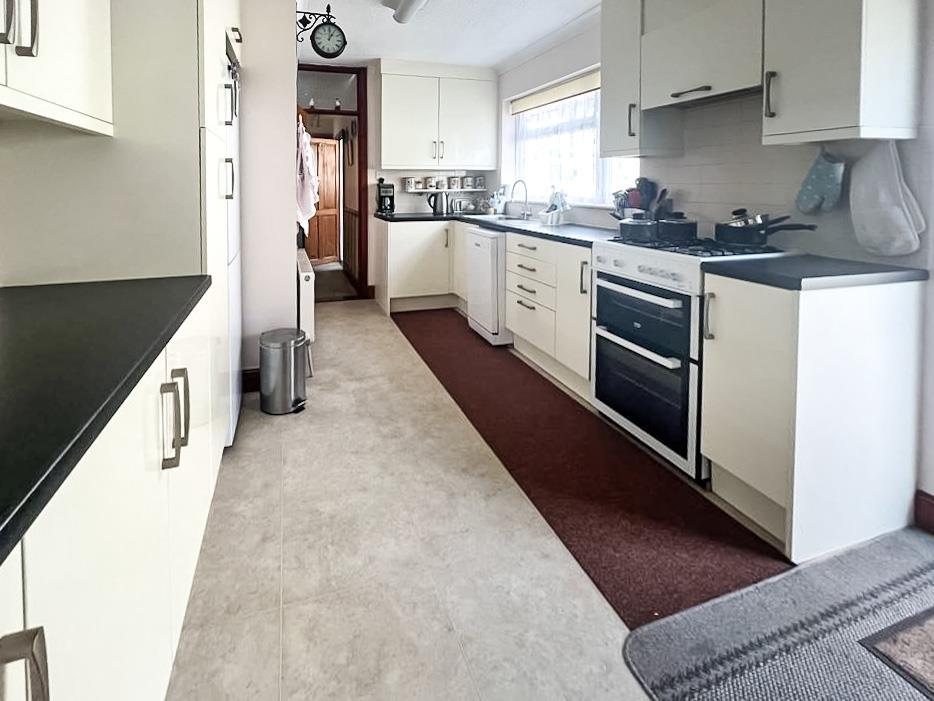 Merton Avenue, Portchester 2 bed semidetached bungalow £375,000