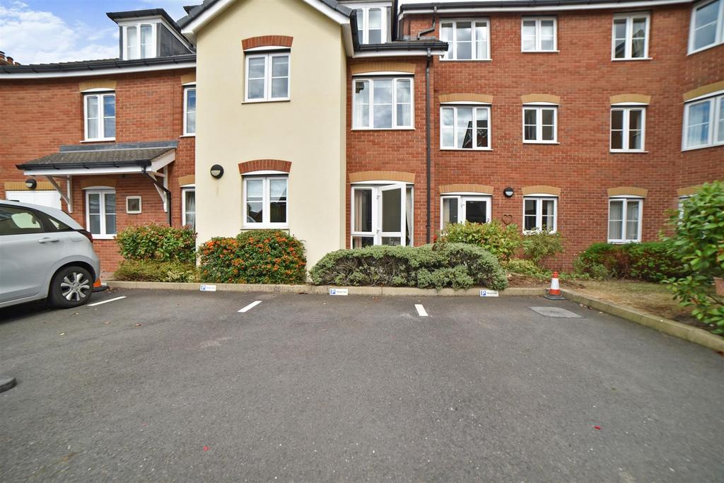Edwards Court - apartment exterior.jpg