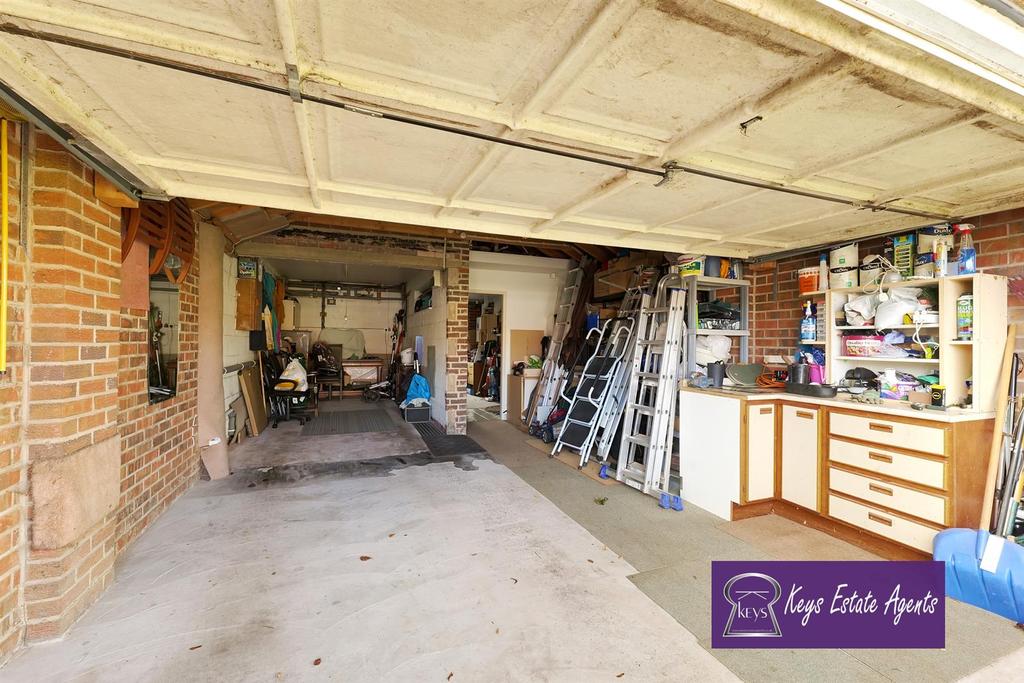 Garage 1.jpg