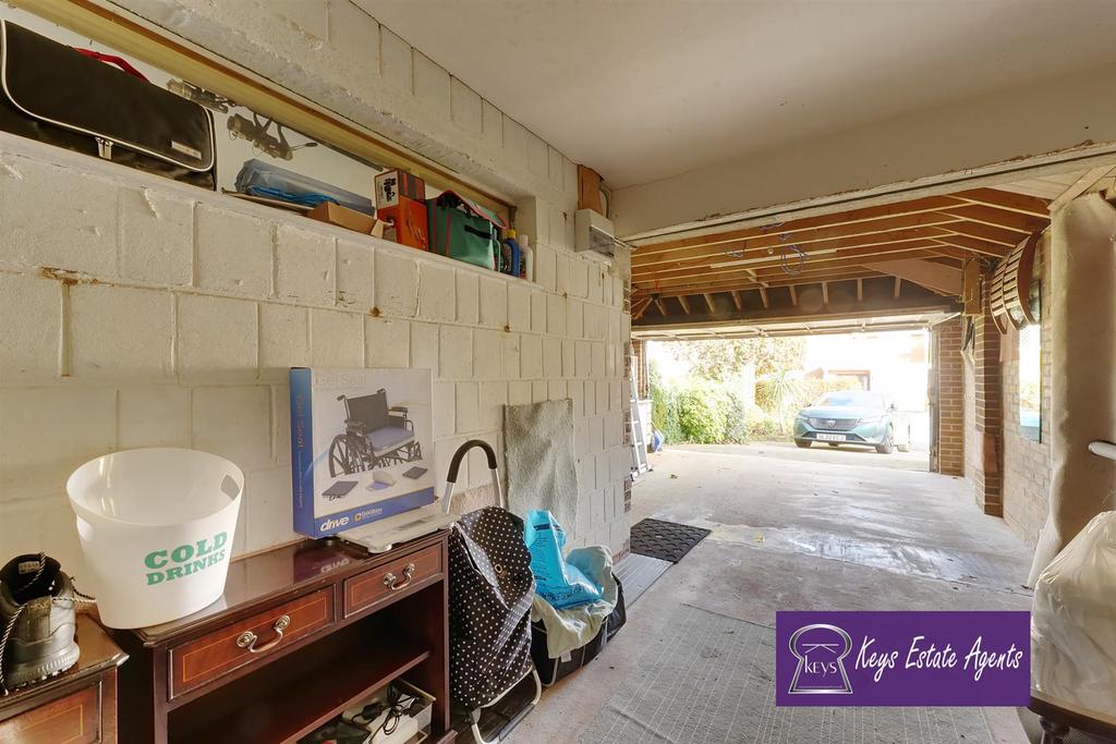 Garage 2.jpg
