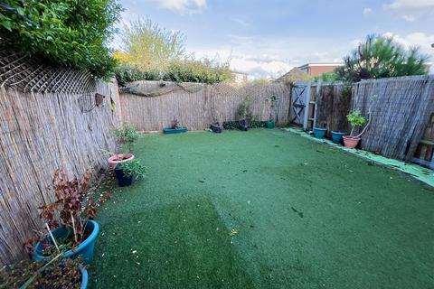 8 Lea Close, Ash, Aldershot, GU12 6ND