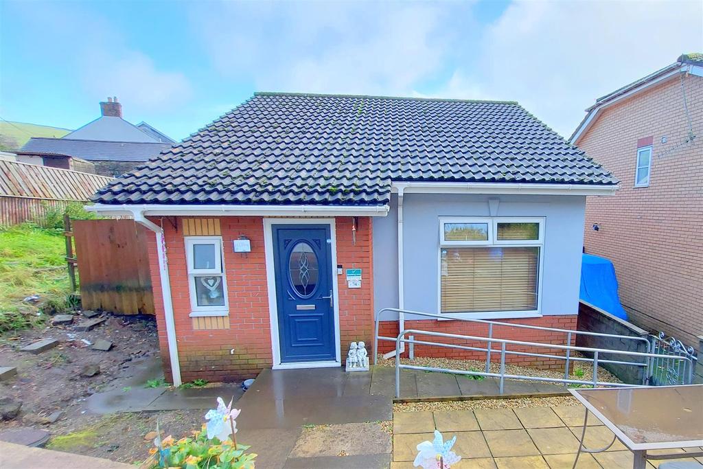 Parc TynYWaun, Llangynwyd, Maesteg 2 bed detached bungalow £210,000
