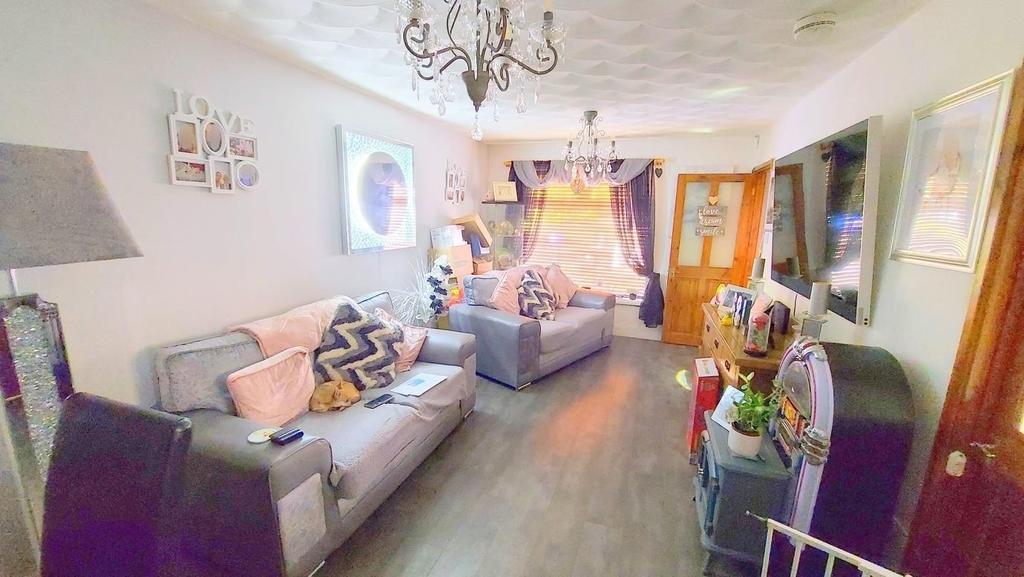 Parc TynYWaun, Llangynwyd, Maesteg 2 bed detached bungalow £210,000