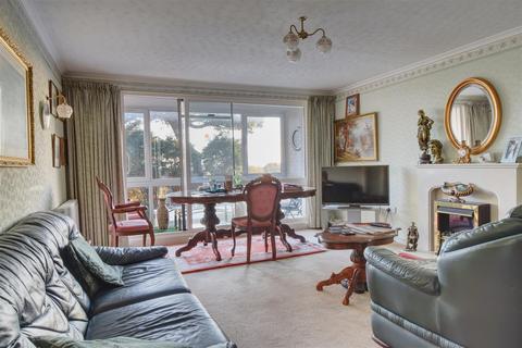 2 bedroom flat for sale - De La Warr Road, Bexhill-On-Sea