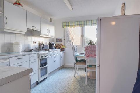 2 bedroom flat for sale - De La Warr Road, Bexhill-On-Sea