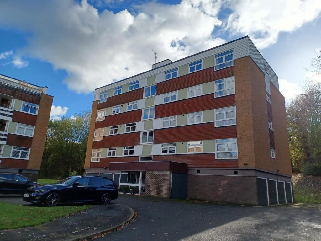 Riverside Drive, Solihull 3 bed apartment £1,250 pcm (£288 pw)
