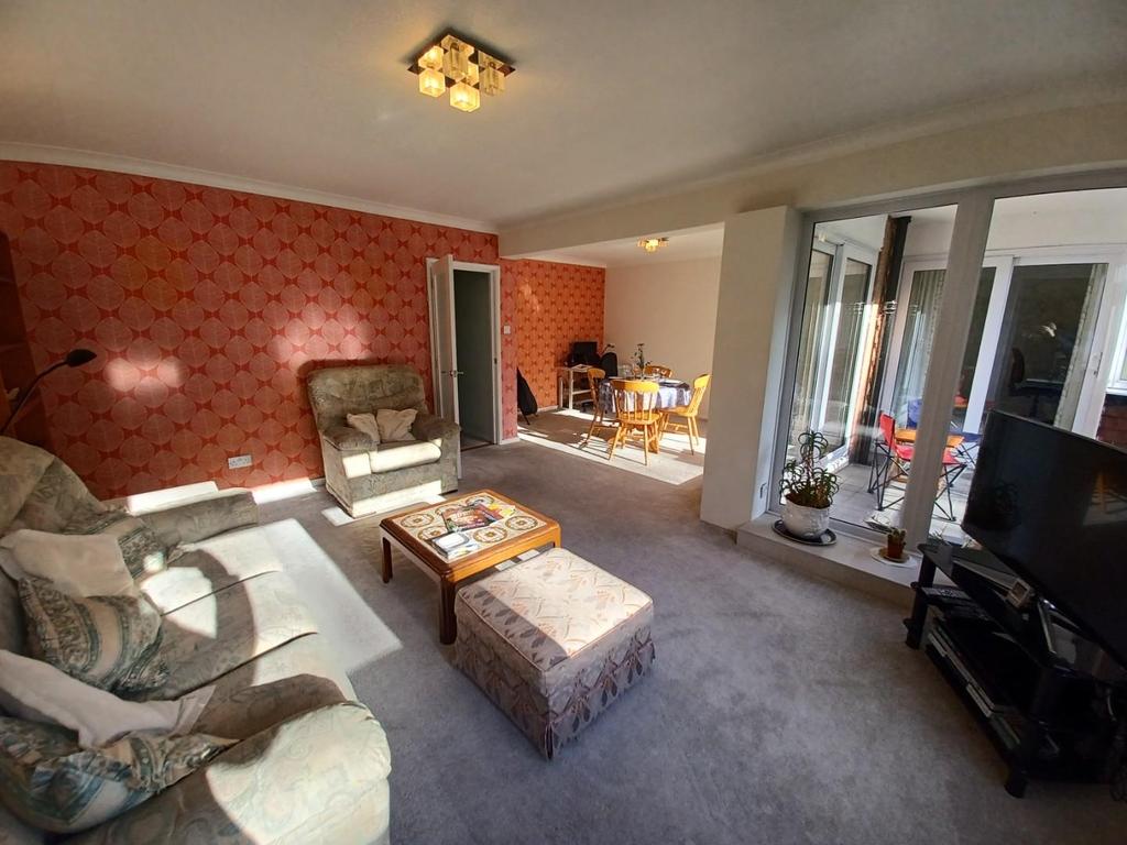 Riverside Drive, Solihull 3 bed apartment £1,250 pcm (£288 pw)