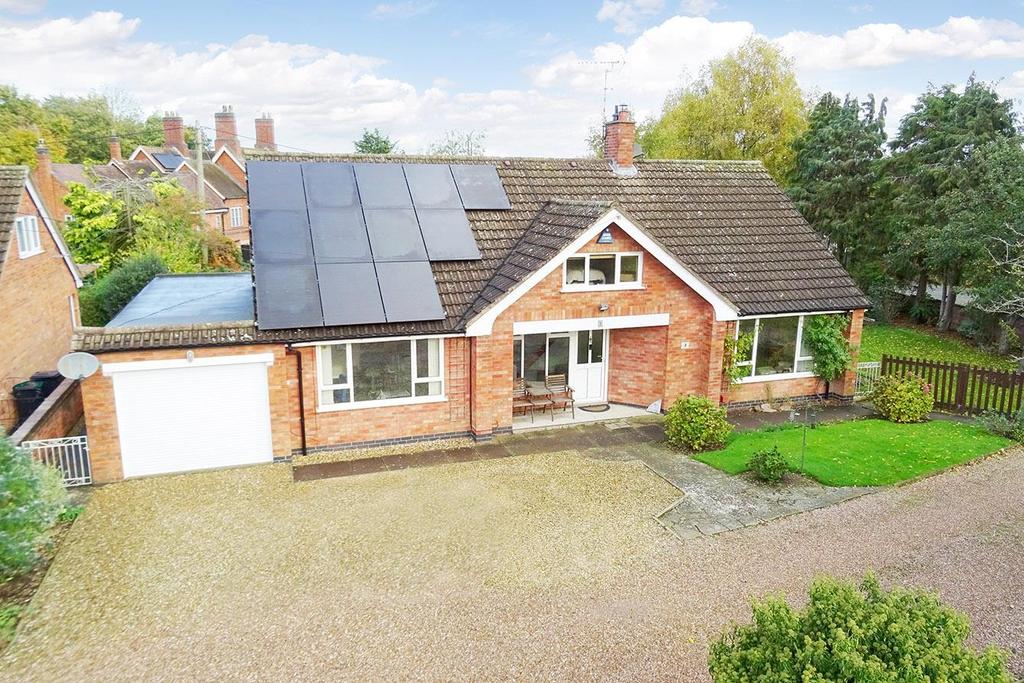 The Precinct, Cotesbach, Lutterworth 4 bed detached house for sale - £