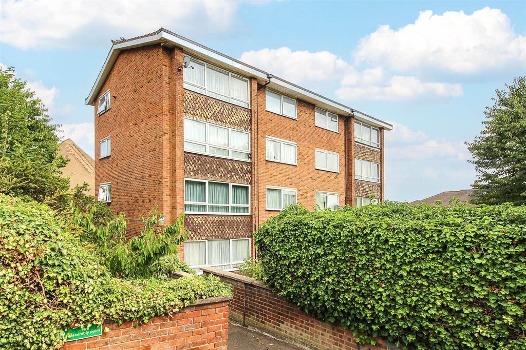 Eastern Avenue, Ilford 2 bed house for sale £285,000