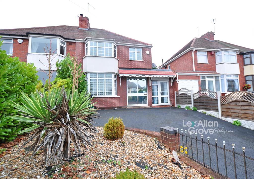 Stourbridge Road, Halesowen 4 bed semidetached house £290,000
