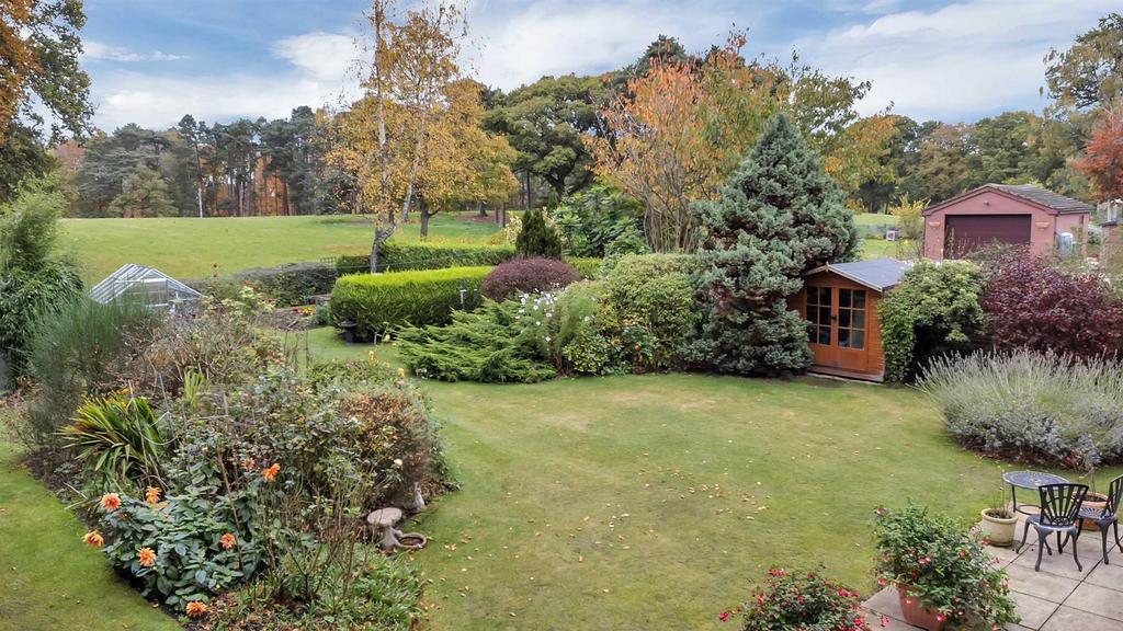 Knockin Heath 3 bed detached bungalow £475,000
