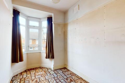 15 Meadow Road, Gravesend, DA11 7LR